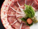 〈別注文メニュー〉だし汁の中にくぐらせ、中はレアな状態でご賞味いただけます