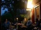 各コテージのウッドデッキで楽しめる炭火焼BBQは楽しさ満点!地ビールも旨い♪