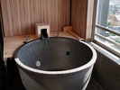 【和モダンスイート和洋室】循環ろ過式の天然温泉露天風呂は24時間適温をキープ!