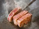 【ライブキッチン】鉄板で焼き上げる定番「ステーキ」をお好きなだけお楽しみください!