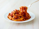 【ナポリタン風うどん】もっちりとしたうどんに、トマトの風味豊かなソースを絡めたやさしい味わい