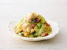 【5種野菜とやわらかチキンの白味噌仕立て】やわらかなチキンに濃厚な白味噌の味付けが食欲をそそります