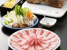 【黒豚しゃぶしゃぶ】契約牧場から直送される黒豚を使用
