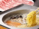 【黒豚しゃぶしゃぶ】旨みいっぱいの出汁は〆のラーメンで