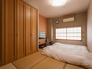 和室 ホテル専用壁掛け43型スマートテレビを導入