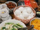 【朝食バイキング】鶏飯や特製カレー、焼きたてパン等をご用意