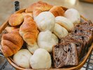 【朝食バイキング】鶏飯や特製カレー、焼きたてパン等をご用意
