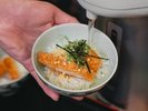 かつ出汁茶漬け:鹿児島市長賞を頂いた熟成ロースかつ出汁茶漬け ゆず胡椒を入れてお召し上がりください。