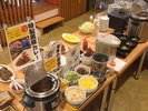 【朝食バイキング】鶏飯や特製カレー、焼き立てパン等をご用意