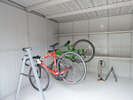 鍵付きの自転車置き場もご用意!ポンプや工具もご利用ください!