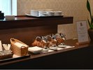 【ステイタスラウンジ】時間帯によりスナックをご提供