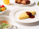 【朝食ビュッフェ】オープンキッチンで仕上げるオムレツ