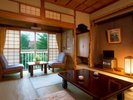 【和室8畳・46u・定員4名】蔵王の四季を眺めながら、和の雰囲気の中でゆったり寛ぐ。