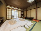 【和室8畳・46u・定員4名】湯治場情緒あふれる純和風の客室です。