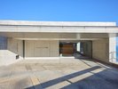 大きな自動ドアでお迎えします。