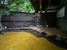 代官の湯三百年の歴史、露天「代官の湯」はこんこんと湧き出る温泉はお客様の疲れを癒してくれる