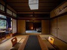 【和室16畳(8畳+8畳の二間続き)+ツインベッドルーム】