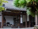 古くから地元の人々に親しまれている地蔵泉