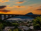 一日のはじまりを告げる、明礬橋と別府湾の朝焼け