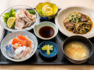 館内お食事処「うめの里」平日限定日替わり定食の一例