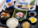 館内お食事処「うめの里」平日限定日替わり定食の一例