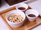 ワッフルにお好みでトッピングをどうぞ