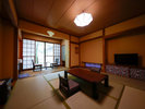 ゆりの間|<本館>山の静寂に包まれる和室|8帖+広縁