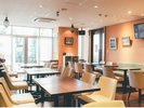 朝の光が溢れる朝食会場