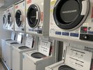 【ランドリー】5台の洗濯機・乾燥機を完備。キャッシュレス決済も対応可。