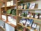 【売店・サービスコーナー】静岡のお土産品もご用意しております。