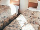 【ツインルーム(例)】ベッド2台(130p×200p)/部屋の広さはゆったり25u/お子様添寝可