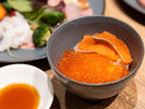 「ザ・ハーバー」ディナービュッフェ:自分だけの海鮮丼を作ってみてください。