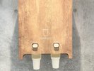 お部屋にはコップのご用意がございません。1階フロントもしくは2階ベンダー室に紙コップがございます。