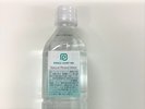 チェックイン時に1名様1本、お水をお渡ししております。