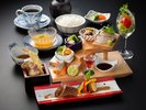 ランチ:季節の五段盛りと大和牛の炙り ※数量限定・要予約