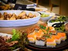 週末限定ディナーバイキング!和洋中30種類以上のお料理をご用意しております♪
