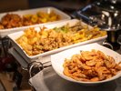 和洋中のお料理、約30種類以上が並ぶディナーバイキング