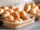 【約50種の朝食ブッフェ例】連泊、リピーターの方にも飽きのこないよう、バラエティ豊かなメニューをご提供