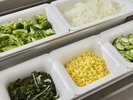 【朝食は約50種の和洋ブッフェ】地元の新鮮野菜もたっぷりと。料理一例。ドリンクバー付き/5:30〜10:00