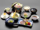 【波の瀬】※一例 熟練の料理人が丁寧に捌く「鯵の姿造り」