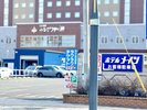 ホテル専用駐車場はホテルの正面玄関の道路向かいです。