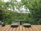 【1日一組様 特別棟】中庭を望む縁側は、どこか懐かしく癒される空間