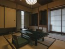 【1日五組様 一棟貸し】優しく差す日差しに癒され、ゆったりくつろげる和室は部屋の中央に