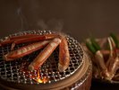 【夕餉 冬】焼蟹は料理人が丁寧に焼き上げ、食べごろの状態でお届けします