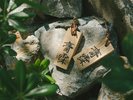 客室の鍵は、あえて進化させず、存在感のある意匠に。一室につき二つご用意しております。