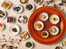 全国から旬の味わいを集めた色とりどりの小鉢をお楽しみいただけます。
