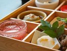 食のみやこと謳われる鳥取県。海の幸も山の幸もこの地で採れた旬の食材をご提供いたします/例