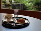 ロビーから望む百年庭園