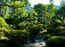 百年庭園。静寂に包まれ心身を穏やかに。