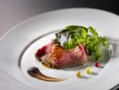 鳥取和牛のもも肉のローストビーフ。当館のローストビーフは炙りでご提供しております。